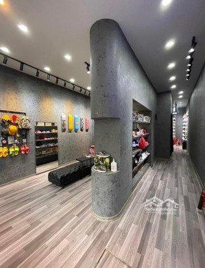 cần bán nhà mặt phố trần quốc toản, 250m x 4t, mặt tiền 9m, vỉa hè rộng, nở hậu, 200 tỷ