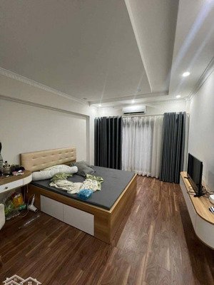 cho thuê nguyên căn nhà 5 tầng phố ngọc lâm - ô tô đỗ cổng - 3 ngủ - 12 triệu - đủ nội thất