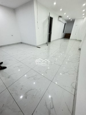 cho thuê nhà trung kính 60m2*6 tầng , nhà mới , mặt ngõ lớn ô tô tránh , giá 32tr/tháng