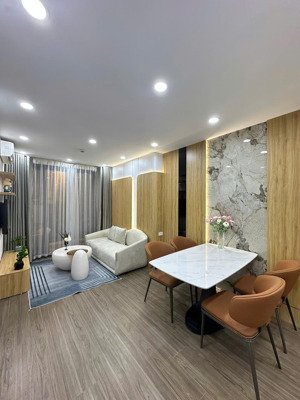 tôi bán căn hộ 60m2,3,6 tỷ tk 2pn vị trí số 18 phạm hùng chung cư green apartment.