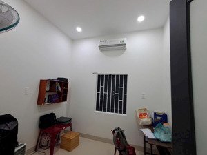 bán nhà đẹp, giá tốt, gần biển. đường ô tô, nhà kiên cố. lh: 