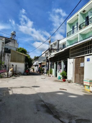 bán nhà 3 tầng 3,7*11m, hẻm xe hơi 1,7tỷ, bớt lộc, lê văn lương nhà bè, hoàn công, công chứng ngay