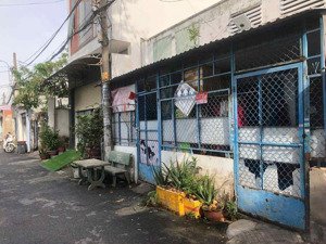 cần bán gấp nhà cấp 4 đối diện công viên đang cho thuê ổn định