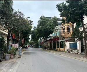 bán lô góc đào xuyên đa tốn gần vin gia lâm sát phố