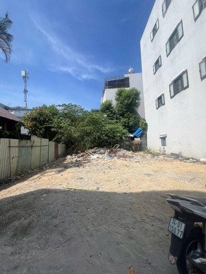 lô đất dt lớn sổ vuông vức, đường ô tô. chỉ 50m ra đường chính ngô quyền