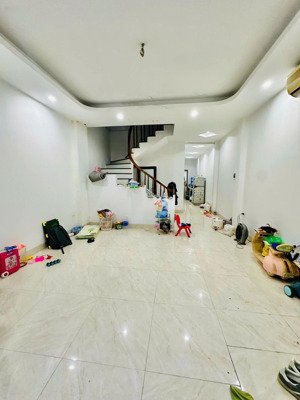 rẻ nhất định công - chỉ hơn 2 tỷ - 50m2, mặt tiền 4m - ô tô đỗ cách nhà 30m - cực kỳ hiếm hoàng mai