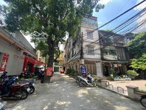 tập thể phố chùa bộc - nhà nguyên bản - oto sân chơi dưới nhà - sổ to