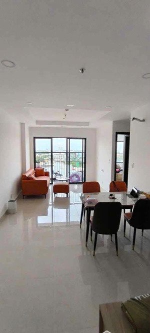 cho thuê ch 2pn, 2wc, 68.2m2 tại phú đông sky garden, 11 triệu vnd