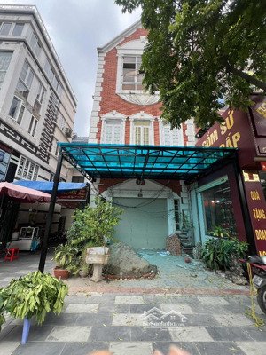 nhà mặt đường lạch tray đoạn từ cầu vượt tới trại lính, đoạn kinh doanh đẹp của tuyến đường