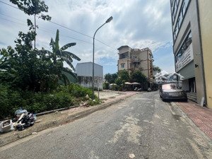 bán đất đấu giá vườn hồ 1- cự khối- vỉa hè- kinh doanh- văn phòng đẹp. dt:220m2,mt:15m. giá đầu tư