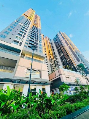 bán gấp căn hộ ht pearl 2pn 56m2 chỉ 2.35 tỷ,có sổ, view landmark 81, hồ đá, gọi bộ: 