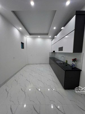 chính chủ mình cần bán căn nhà có 6 phòng khép kín riêng biệt, oto đậu cách 20m