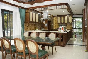 chính chủ cần chuyển đổi bán căn biệt thự thương mại mặt đường 30m trục liên tỉnh