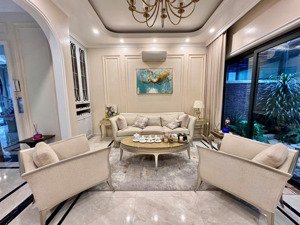 siêu phẩm 90m thang máy, view công viên , hồ ngọc trai. vị trí đẹp nhất dự án. hướng nam.