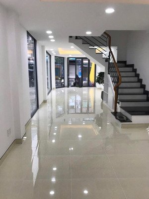 căn góc 3mt 6 lầu đang khai thác hơn 80tr/tháng mặt tiền hoàng hoa thám giá chỉ 21 tỷ!