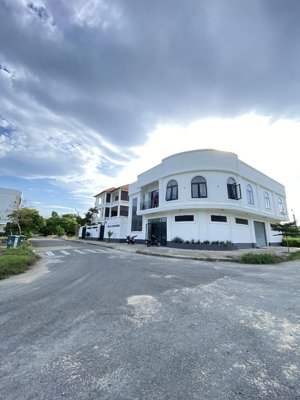 mặt tiền đường 10.5m sát siêu thị sắp hoạt động mega matket giá tốt 5.6 tỷ /105m , liên chiểu