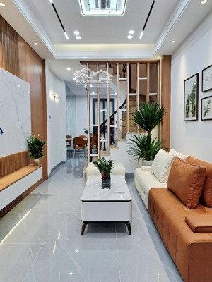 chủ nhà chuyển vào nam cùng con cần bán gấp-để lại căn nhà 40m - đẹp ở luôn - quận hoàng mai