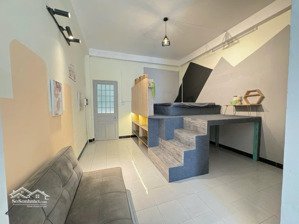 căn hộ tách bếp ban công thoáng gần chợ bến thành , đh hoa sen, văn lang, mở