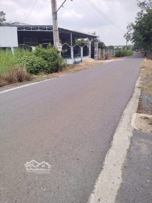 lô đất mặt tiền đường nhựa rộng 8 mét. sổ hồng sẵn công chứng ngay - thổ cư