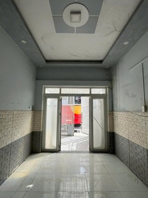 chủ cần bán căn nhà phố 1 trệt ngang 6m dài 13m, nhà mặt tiền đường lớn tiện kinh doanh.