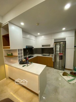bán căn hộ chung cư saigon south residence 2pn 2wc giá 5.150 có ô xe lh 