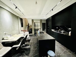 chính chủ nhờ bán nhà nguyễn văn cừ,long biên.chủ tự xây 6 tầng 44m ô tô, thang máy,nội thất đẹp