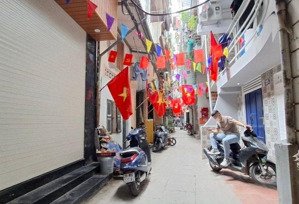 chính chủ bán nhà tạ quang bửu, 40m2-4t, ngõ thông 3m, sổ vuông nở hậu, gần phố. lh: 