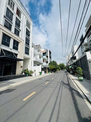 bán nhà đẹp 4.4m x 20m, 4 tầng, giá 16.8 tỷ mặt tiền đường số 45, phường tân quy, quận 7