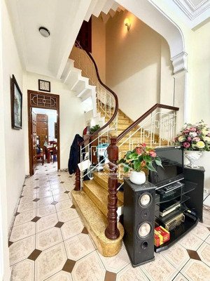 bán nhà phân lô ngõ ô tô 2 thoáng giảng võ 13,6 tỷ