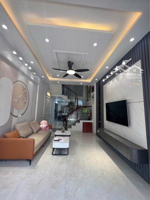 cho thuê nhà đẹp 4 tầng khu vực văn cao - giá thuê cực rẻ