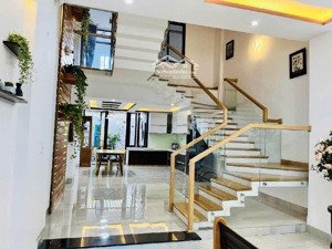 bán nhà 3 tầng mới đẹp sát biển mỹ khê full nội thất dòng tiền 25tr/tháng