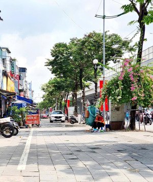 bán nhà mặt phố phạm văn đồng 5 tầng - thang máy - lô góc - mặt tiền 8m - kinh doanh - văn phòng