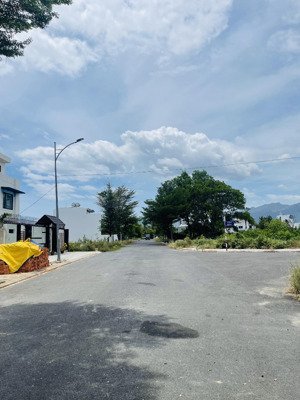 lô biệt thự gói 4 mỹ gia, cạnh sông, đường to 16m, giá chỉ 39,5 triệu/m2