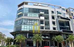 cho thuê toà văn phòng hiện đại- căn góc bát nàn 2600m2 - giá 450 triệu