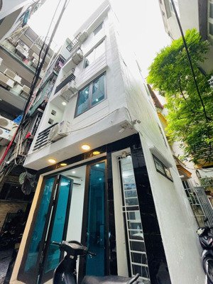 siêu phẩm yên hòa cầu giấy-5 tầng lô góc -full nội thất-ngõ rộng thẳng-giá nhỉnh 7 tỷ