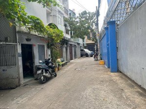 hẻm xe hơi phường phú thạnh dt 13,5mx20m cấp 4 giá 16 tỷ