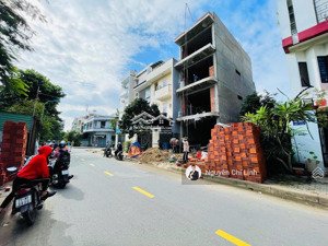 giảm 500tr! lô đất mặt tiền ngay chợ đêm man thiện -ngang 5m