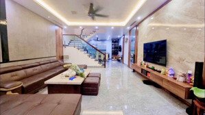 bán căn nhà ở tôn đức thắng. dt 40m2. mt 4m. 5 tầng 5 ngủ. giá. 7,5 tỷ. sổ đỏ chính chủ.