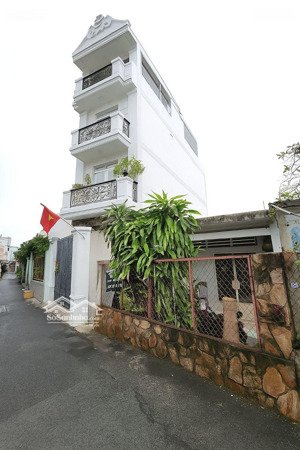 bán đất + nhà c4, mb k doanh, hxh thông, gần ubnd gv cũ, ngã 6 gv * 5,3 x 24 122m2 * hơn 10 tỷ xíu