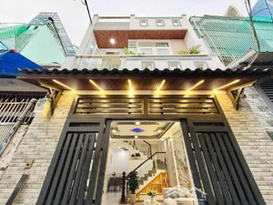 vợ chồng tôi cần bán nhà ba tháng hai-p12-q10, gần vạn hạnh mall. 3tỷ660/67,9m2 đang cho thuê 23tr