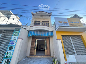 hàng hiếm nhà 2 tầng mặt tiền đường 2/4 dt 80m2, vị trí đắc địa, sẵn sổ riêng, chỉ 5tỷ950tr