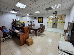 cho thuê văn phòng tại tòa nhà d2 giảng võ các diện tích 20m - 40 - 60 - 120m2 giá chỉ 350.000đ/m²