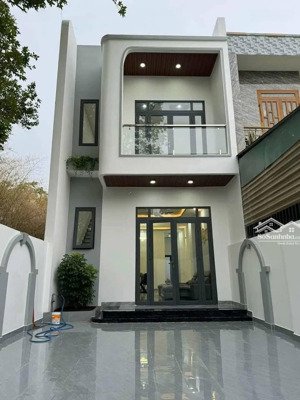 bán nhà mặt tiền 1 trệt 1 lầu sổ riêng vào ở liền