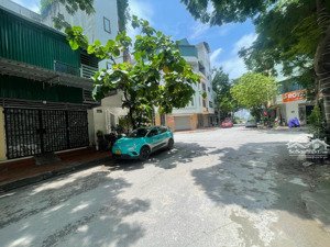 cần tiền bán gấp đất lk dịch vụ hàng bè 50m2 - mật tiền 5,6m - trục đường lớn - sẵn nhà cấp 4