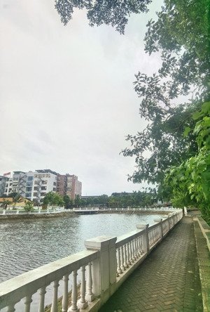 bán nhà lâm hạ mặt đường kd + mặt hồ. dt 75m2 x 4 tầng, mt 4,5m. 25.8 tỷ