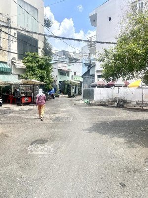 ngay vòng xoay phú lâm, đường bà hom, 61m2, ngang 4.4m, giá chỉ 6 tỷ