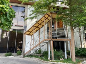 đẳng cấp văn phòng nguyên căn, vị trí vàng q.4 chỉ 160tr/tháng - tổng dt 466m2 - mt bến vân đồn