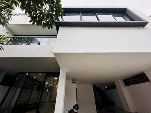 biệt thự 10m mặt tiền đối diện gigamall, chính chủ 1 đời, tp.thủ đức- 10x21m(3 tầng)- 17 tỷ.