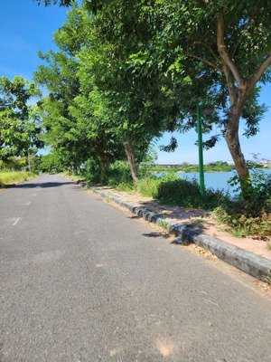 lô góc 2 mặt tiền view sông khu biệt thự đảo nổi