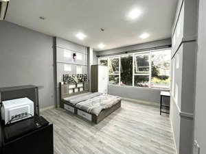 cho thuê phòng full nội thất, cửa số lớn đón nắng mặt tiền 285 hùng vương p9 q5